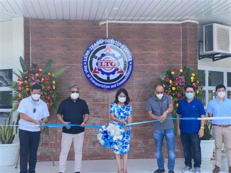 LTO 7 opens biggest district office in Carcar .